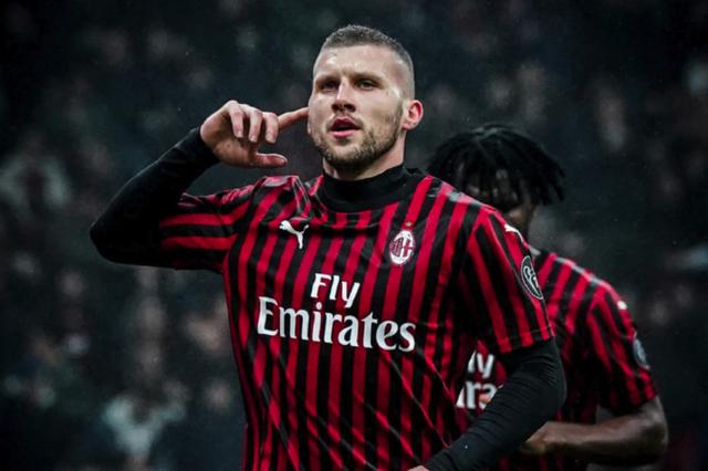 要么由后腰 要么由后腰